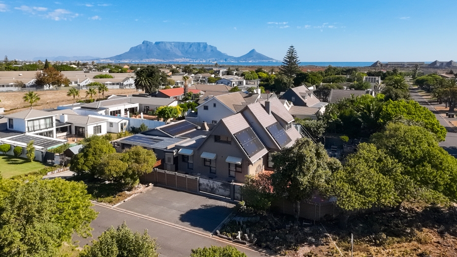 6 Bedroom Property for Sale in Flamingo Vlei Western Cape